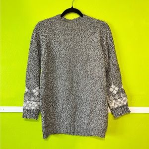 Grey sweater, excellent quality, perfect for the winter!